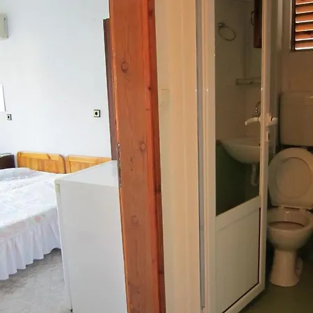 Central Guesthouse בית הארחה נסבר