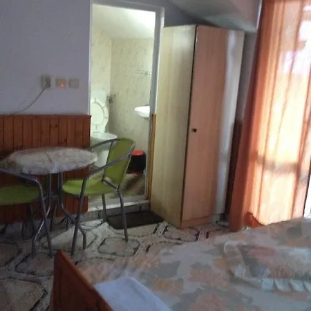 Central Guesthouse 3* נסבר