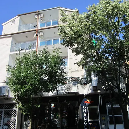 בית הארחה Central Guesthouse נסבר