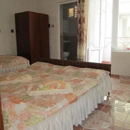 Central Guesthouse 3* נסבר